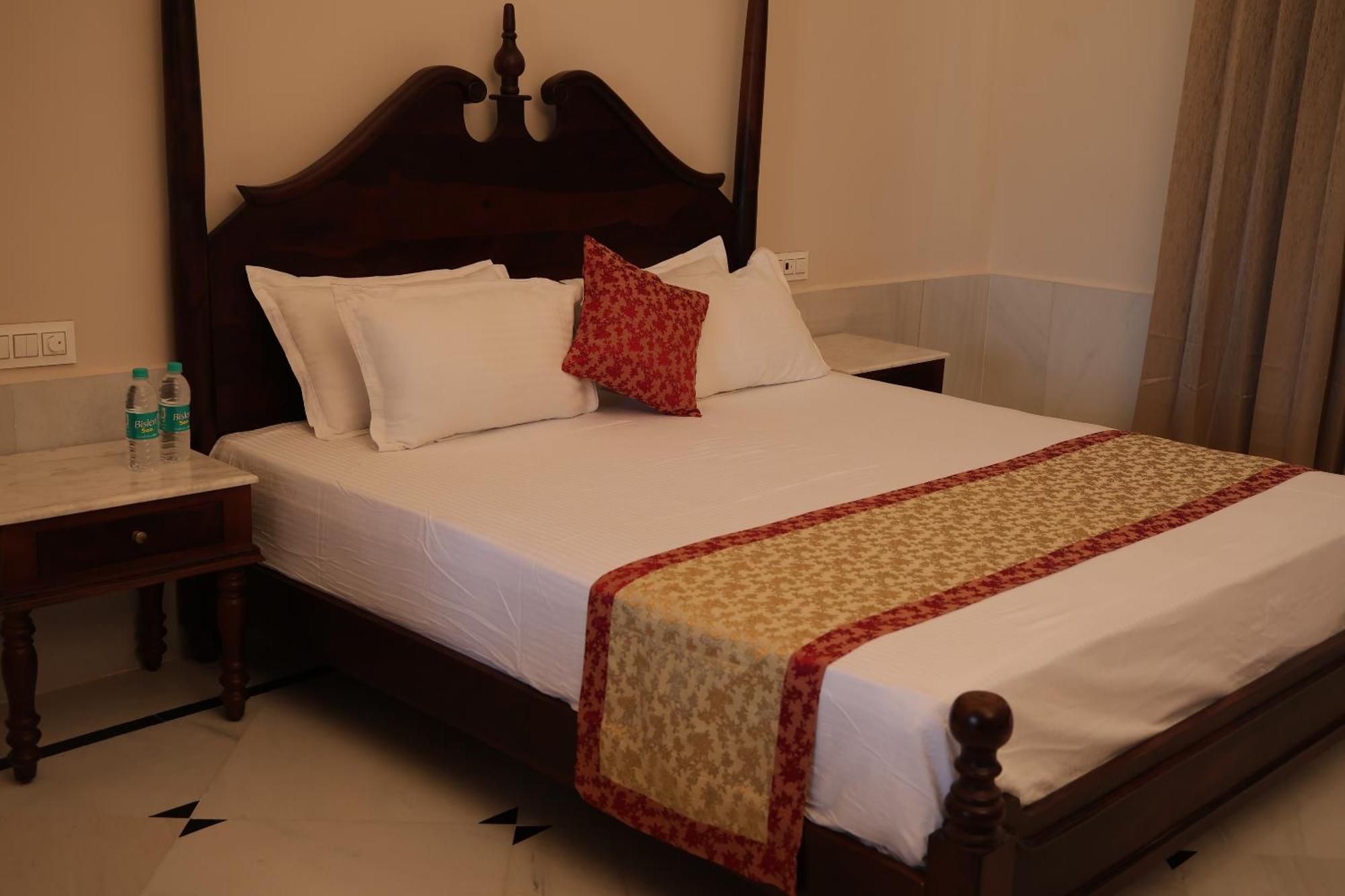Отель Jawai Bera Leopard Camp Экстерьер фото