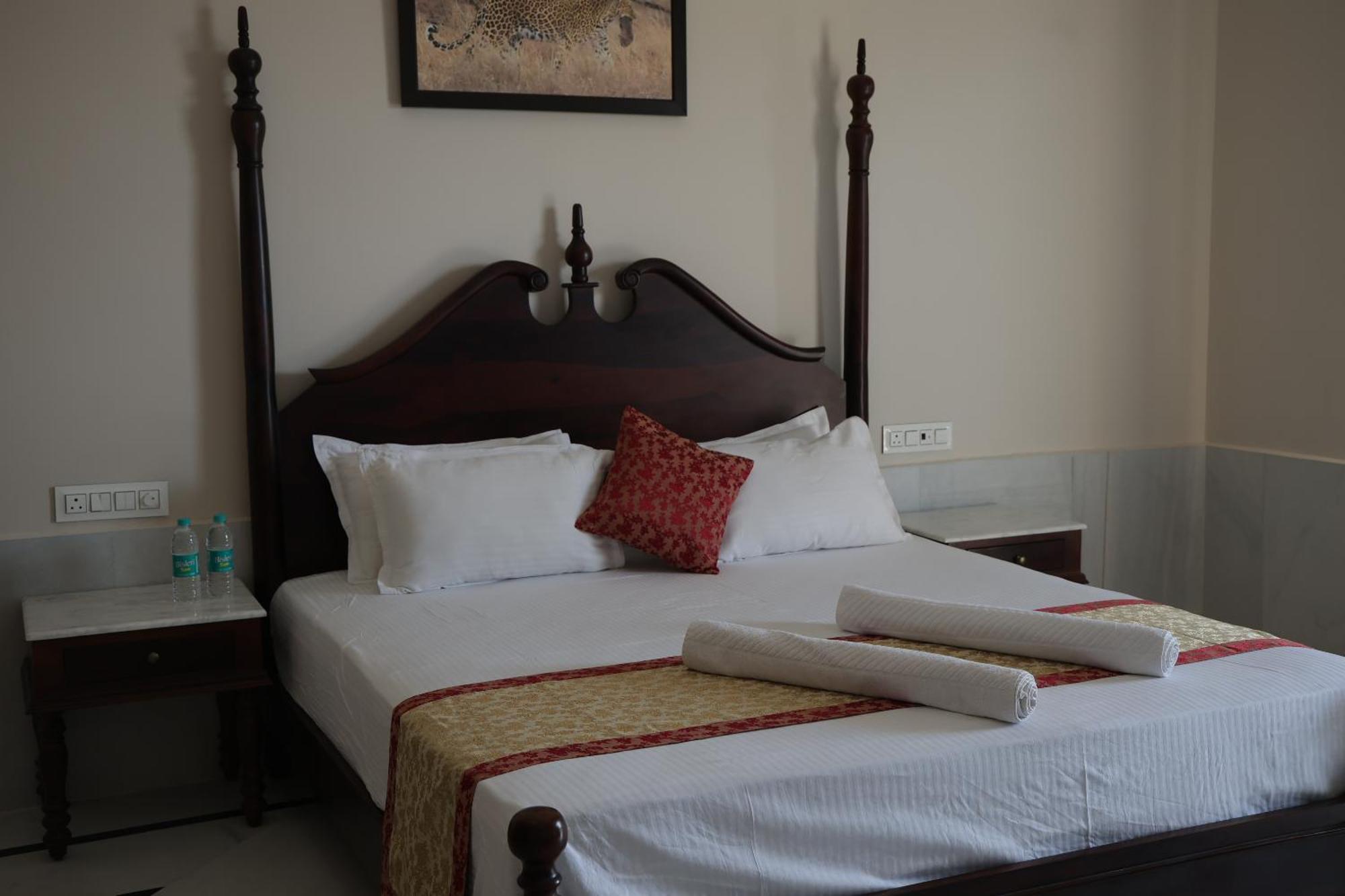 Отель Jawai Bera Leopard Camp Экстерьер фото