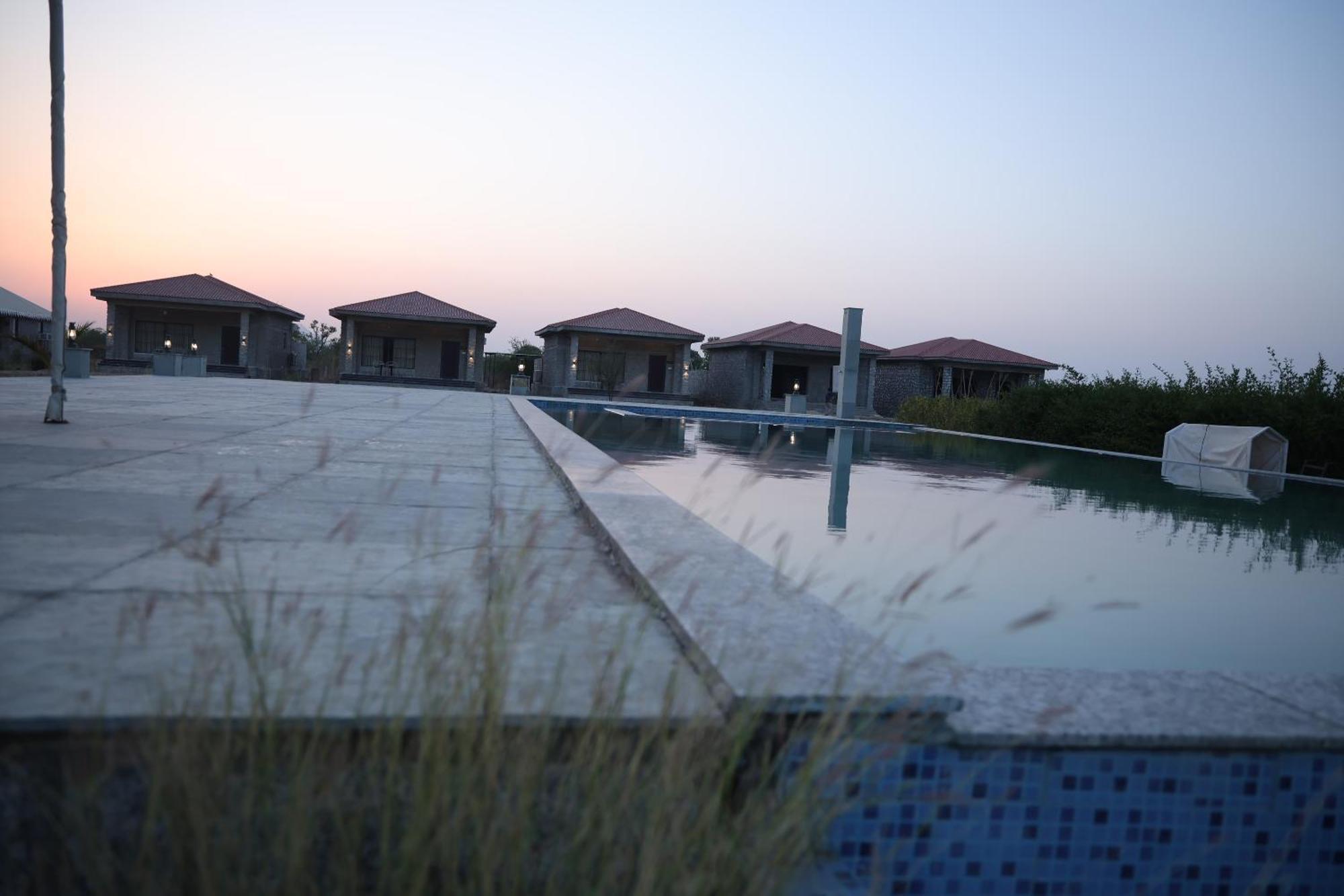 Отель Jawai Bera Leopard Camp Экстерьер фото