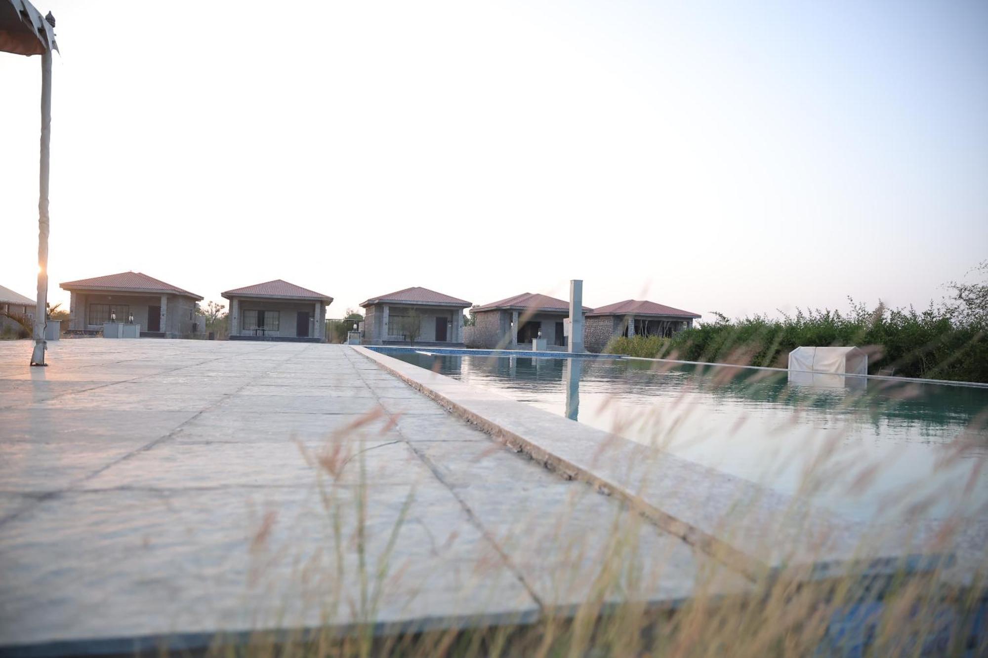 Отель Jawai Bera Leopard Camp Экстерьер фото